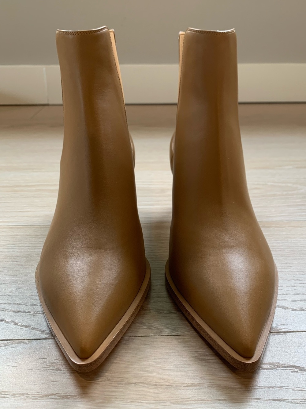 Gianvito Rossi Romney Pointed Toe Tan Chelsea Leather Ankle Boots NWT Size 40 IT - Picture 3 of 9